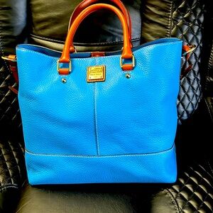 - Dooney & Bourke tote handbag Chelsea blue. Pebble l…